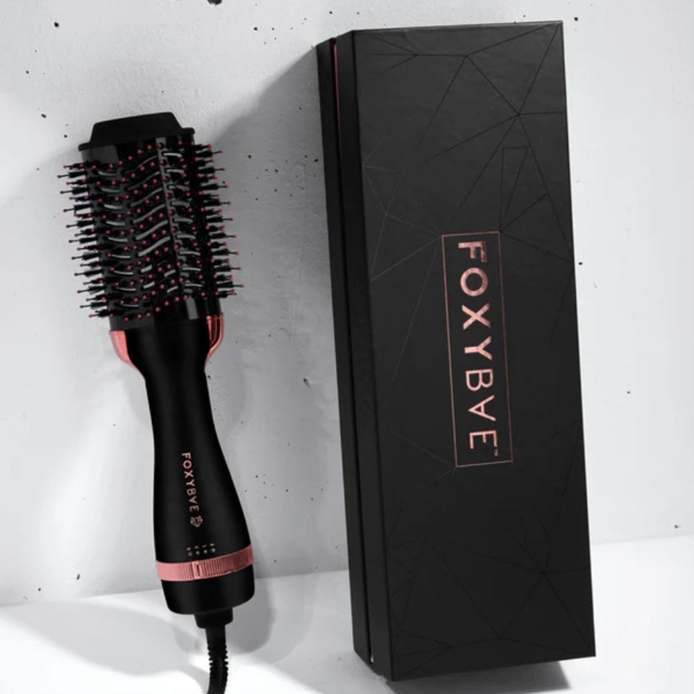 FoxyBae (NEW in box & wrapped) blowout dryer brush